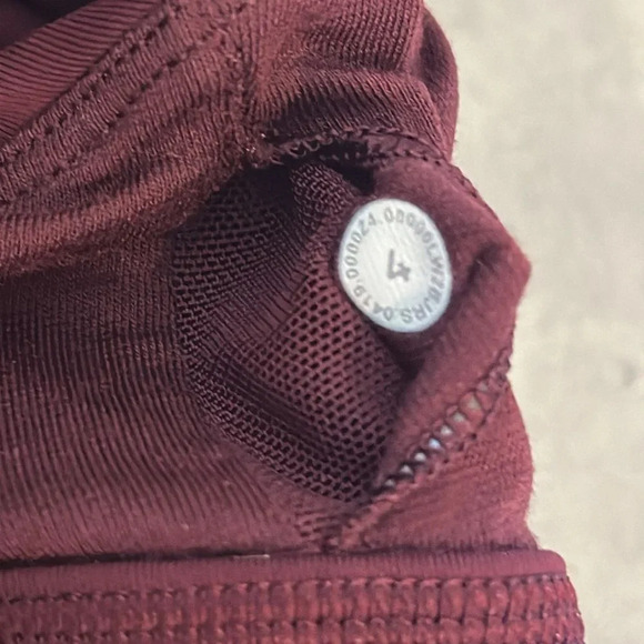 Lululemon sz 4 Breathe it In Bra *Medium Support, C/D Cup, great condition - Picture 9 of 12